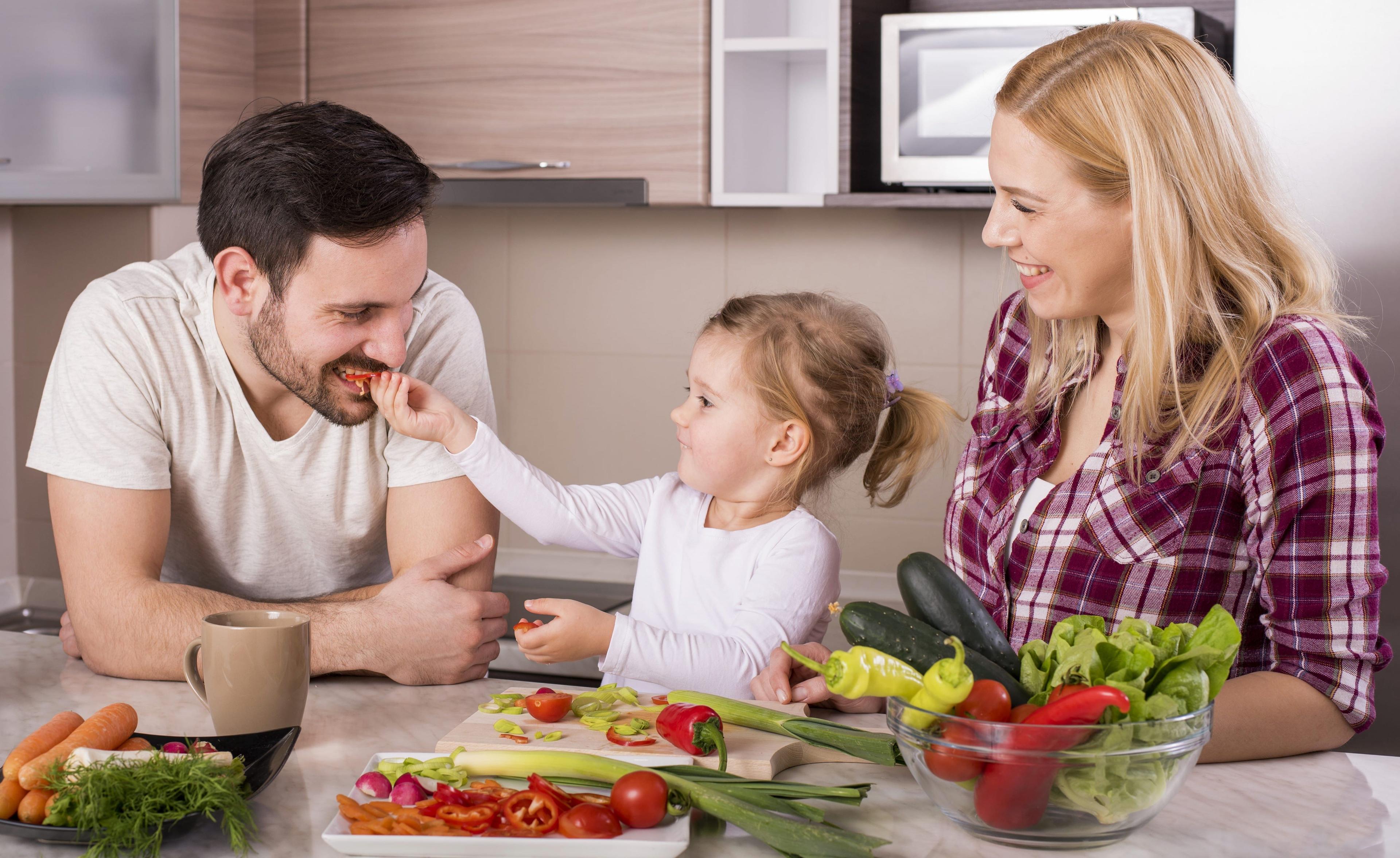 10 Essentials for Kids’ Nutrition and Healthy Weight